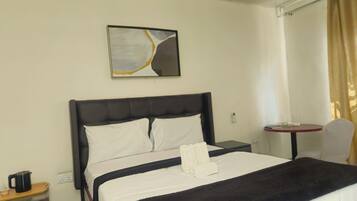 Deluxe Double Room | Desk, laptop workspace, free WiFi