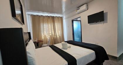 Malbon Green Executive Plus Lodge