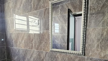 Deluxe Double Room | Bilik Mandi