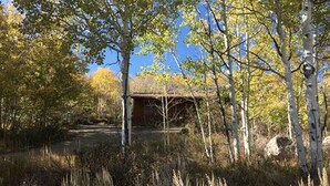 Property grounds - Luxury Mountain Getaway near Routt National Forest in Colorado (Walden)