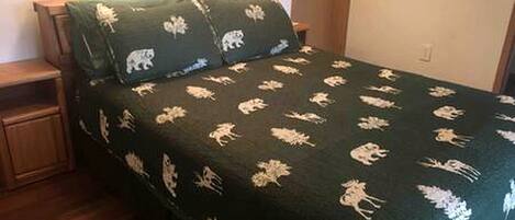 1 bedroom, desk, iron/ironing board, WiFi
