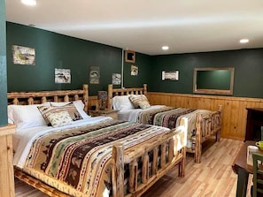 1 bedroom, bed sheets - Family-Friendly Cabin Suite Rental near Thompson Falls, Montana (Thompson Falls)