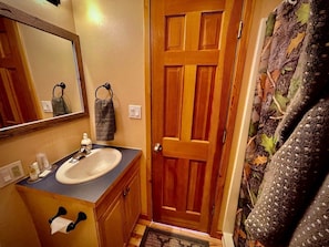 Towels - Family-Friendly Cabin Suite Rental near Thompson Falls, Montana (Thompson Falls)