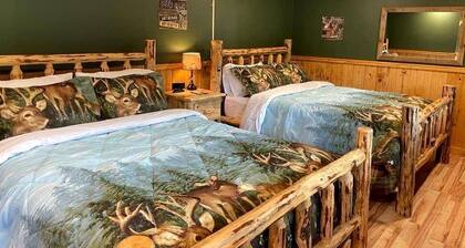 Family-Friendly Cabin Suite Rental near Thompson Falls, Montana