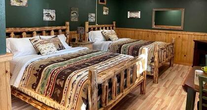 Family-Friendly Cabin Suite Rental near Thompson Falls, Montana
