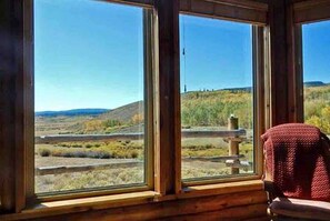 Interior - Cabin Rental for Large Groups Ideal for Colorado Glamping (Walden)