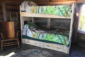 1 bedroom, bed sheets