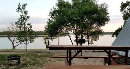Cozy Lakefront A-Frame Cabin with Dock Access & BBQ Near Lake Cisco, TX
