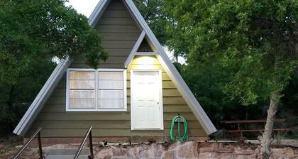 Cozy Lakefront A-Frame Cabin with Dock Access & BBQ Near Lake Cisco, TX