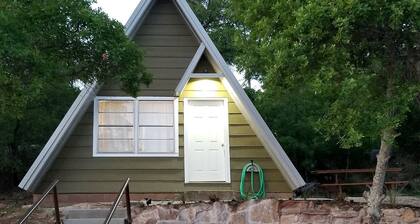 Cozy Lakefront A-Frame Cabin with Dock Access & BBQ Near Lake Cisco, TX