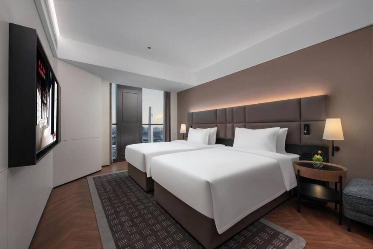 Quarto duplo superior, serviço de arrumação, vista para a cidade | Escrivaninha, espaço de trabalho para notebook, quartos à prova de som