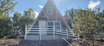 Charming Lakeside Cabin with Fire Pit & Private Dock Near Lake Cisco, Cisco, TX