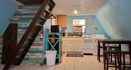 Charming Lakeside Cabin with Fire Pit & Private Dock Near Lake Cisco, Cisco, TX