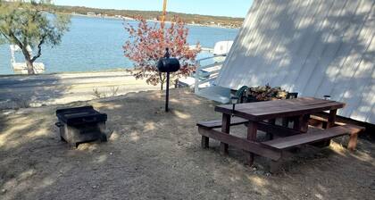 Charming Lakeside Cabin with Fire Pit & Private Dock Near Lake Cisco, Cisco, TX