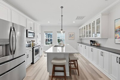 Urban Southern Getaway|Game Room & Golf Range Net