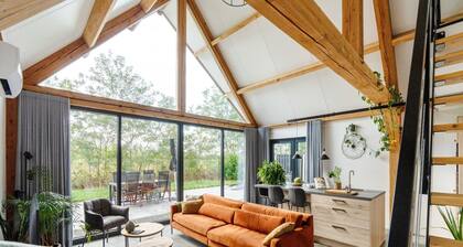 Spacious Holiday Park Villa for 10