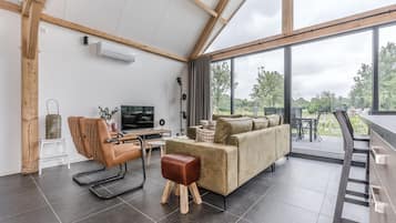 Comfort Bungalow, 3 Bedrooms | Living room