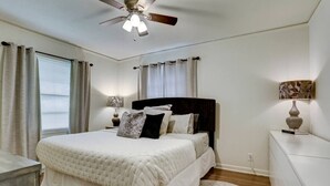 Unclassified image, 5 of 13, button - Relaxing Houston Stay | Simple & Comfortable (Houston)
