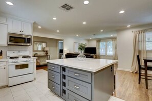 Private kitchen - Relaxing Houston Stay | Simple & Comfortable (Houston)