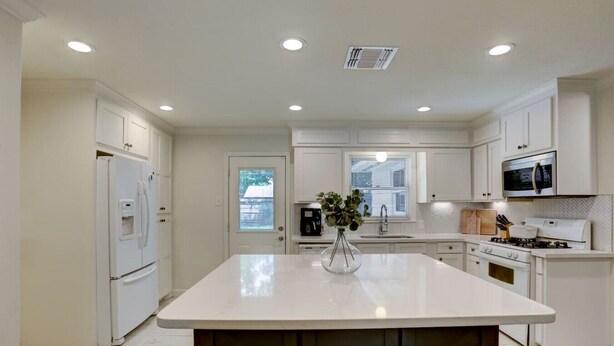 Unclassified image, 1 of 13, button - Relaxing Houston Stay | Simple & Comfortable (Houston)