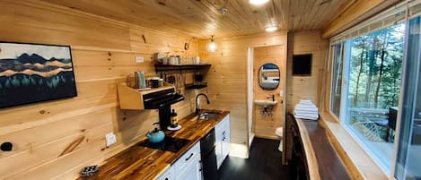 咖啡機/沖茶器、雪櫃、爐具、廚房用具/餐具/器皿