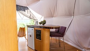 A compact kitchen with a refrigerator, oven, and a small countertop. - Cosmic Intimacy: Geodesic Dome Escape for Couples in a Dreamy Michigan Setting (Boyne Falls)