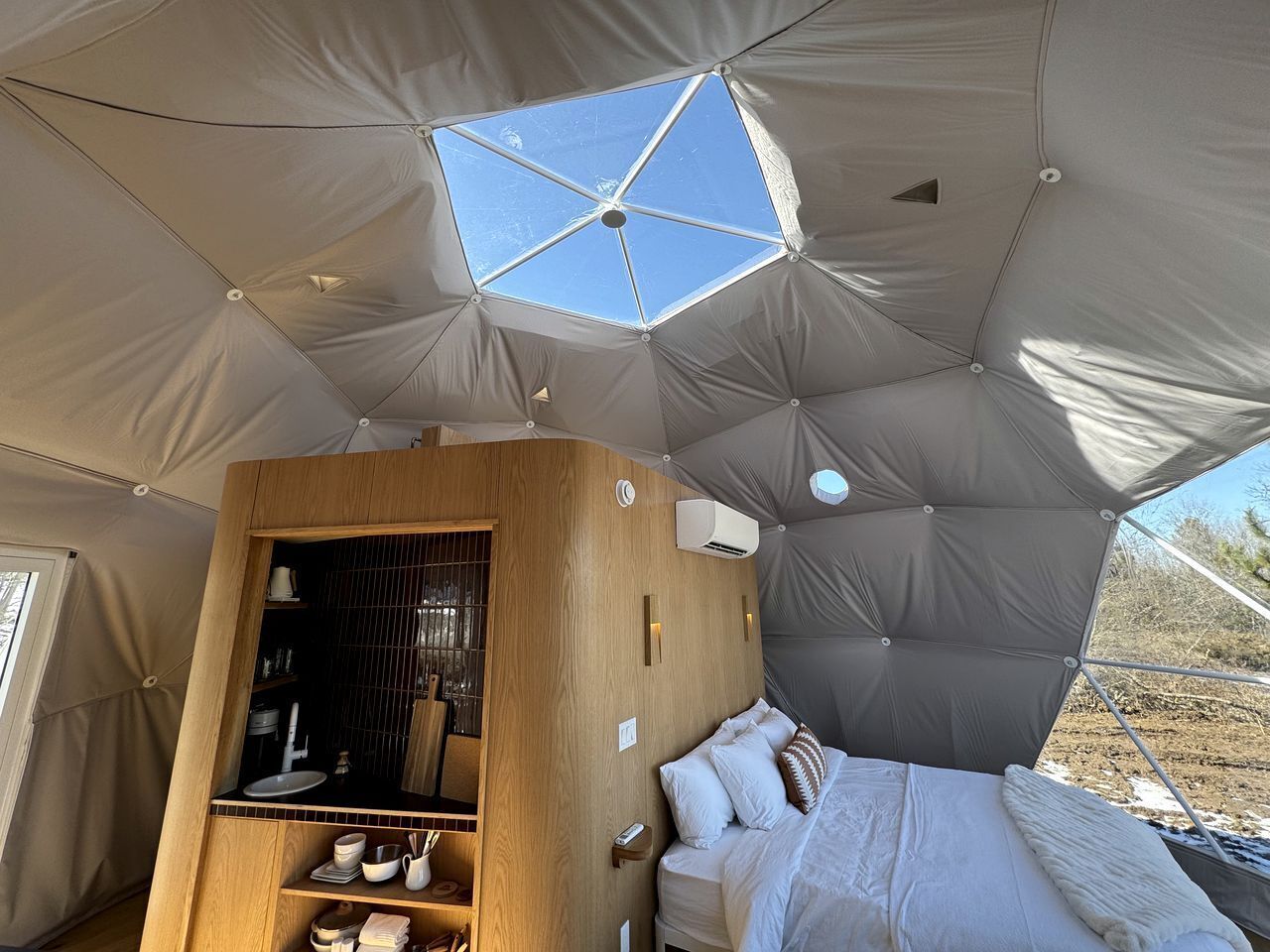1 bedroom, bed sheets
