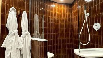 Hair dryer, towels, soap, shampoo