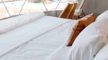 1 bedroom, bed sheets