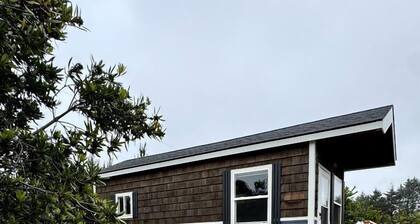 Charming Tiny Home Retreat with Lodge Amenities Near Ocean Beaches, Lincoln County, OR