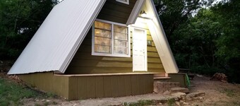 Cozy Lakeside Cabin with Private Dock & Resort Access Near Lake Cisco, Cisco, TX