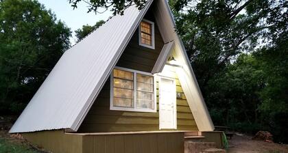 Cozy Lakeside Cabin with Private Dock & Resort Access Near Lake Cisco, Cisco, TX