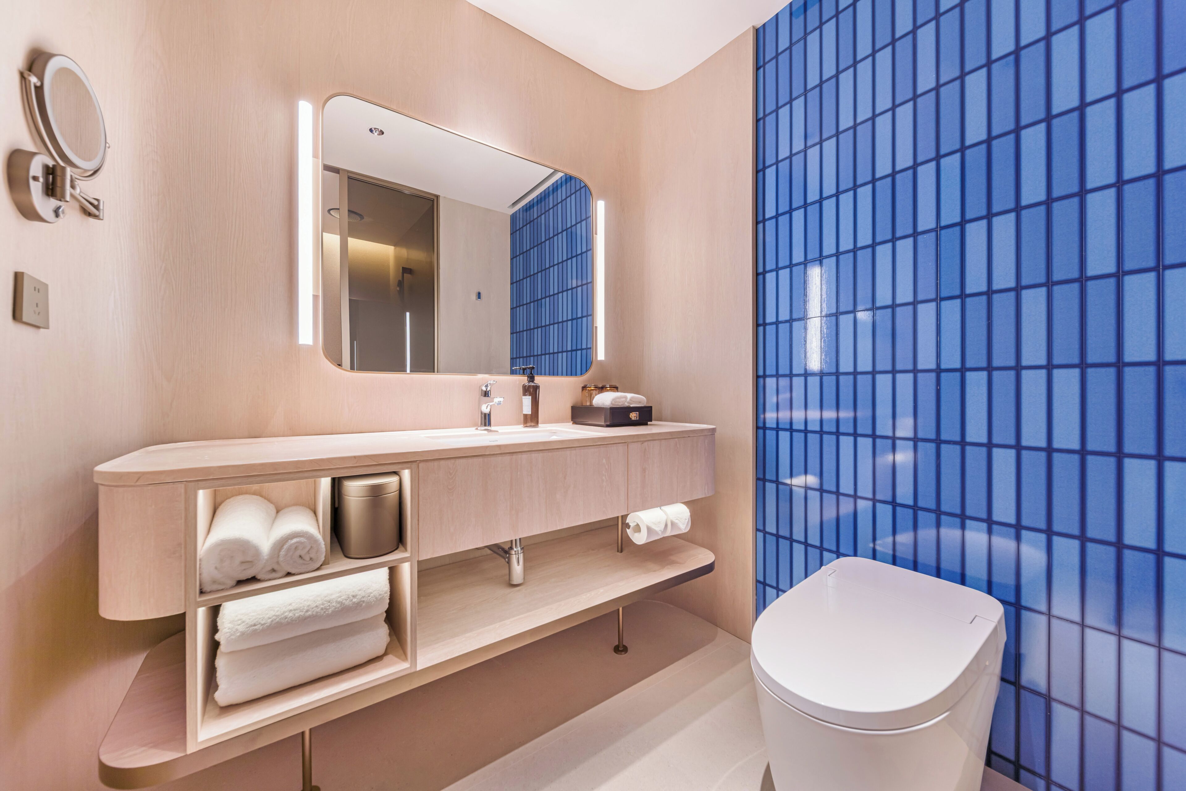 Quarto duplo superior | Banheiro | Chuveiro, secador de cabelo, chinelos, toalhas de banho