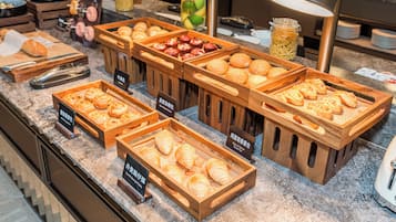 Se ofrece un desayuno bufé todos los días (por un coste adicional)