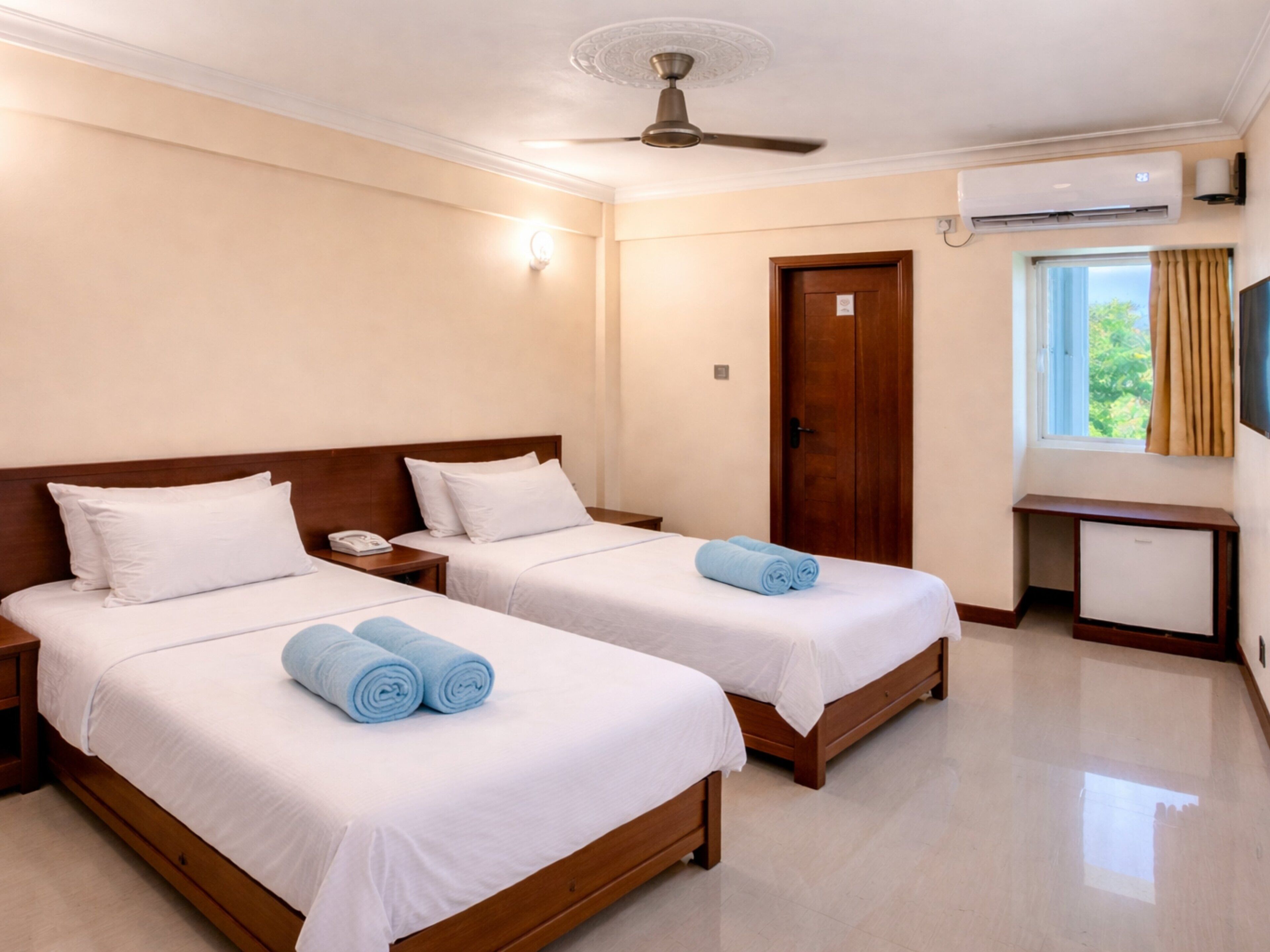 1 bedroom, iron/ironing board, internet, bed sheets