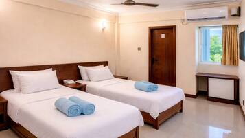 1 bedroom, iron/ironing board, internet, bed sheets