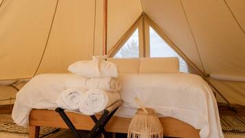 1 bedroom, bed sheets