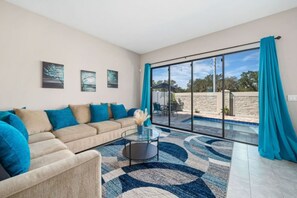 TV - Pool Oasis Near Disney | Davenport Villa (Davenport)