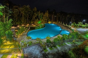 Outdoor pool - EVORA RESORT AND SPA (Sulthan Bathery)