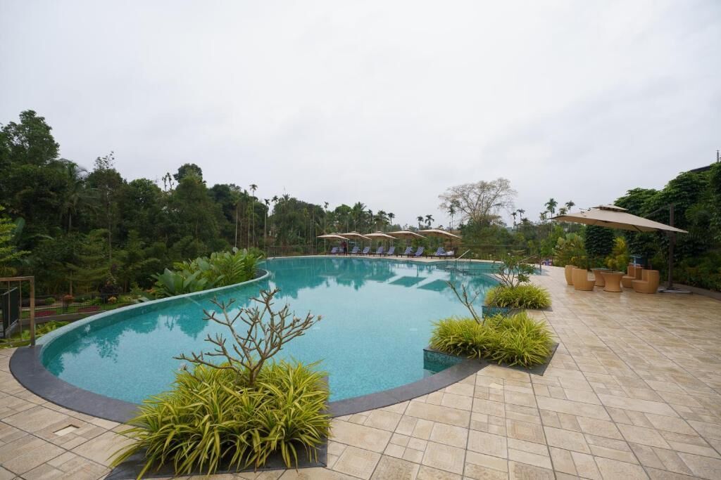 3 outdoor pools