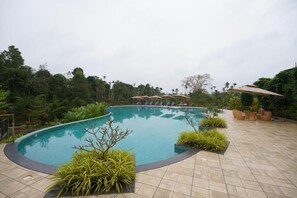 3 outdoor pools - EVORA RESORT AND SPA (Sulthan Bathery)