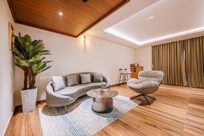 Classic Studio Suite | Living area - EVORA RESORT AND SPA (Sulthan Bathery)