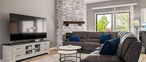 TV, fireplace