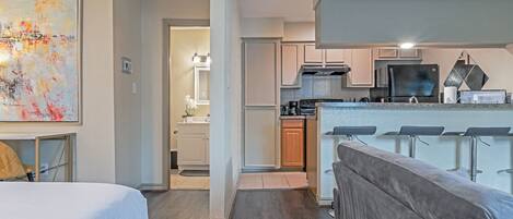 9 bedrooms, desk, iron/ironing board, travel crib