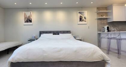 Lovely 1-bedroom apartment with AC in vibrant 부산