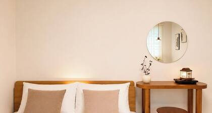 2-Bedroom Private Modern Korean Stay near Bukchon Hanok Village/Anguk Station