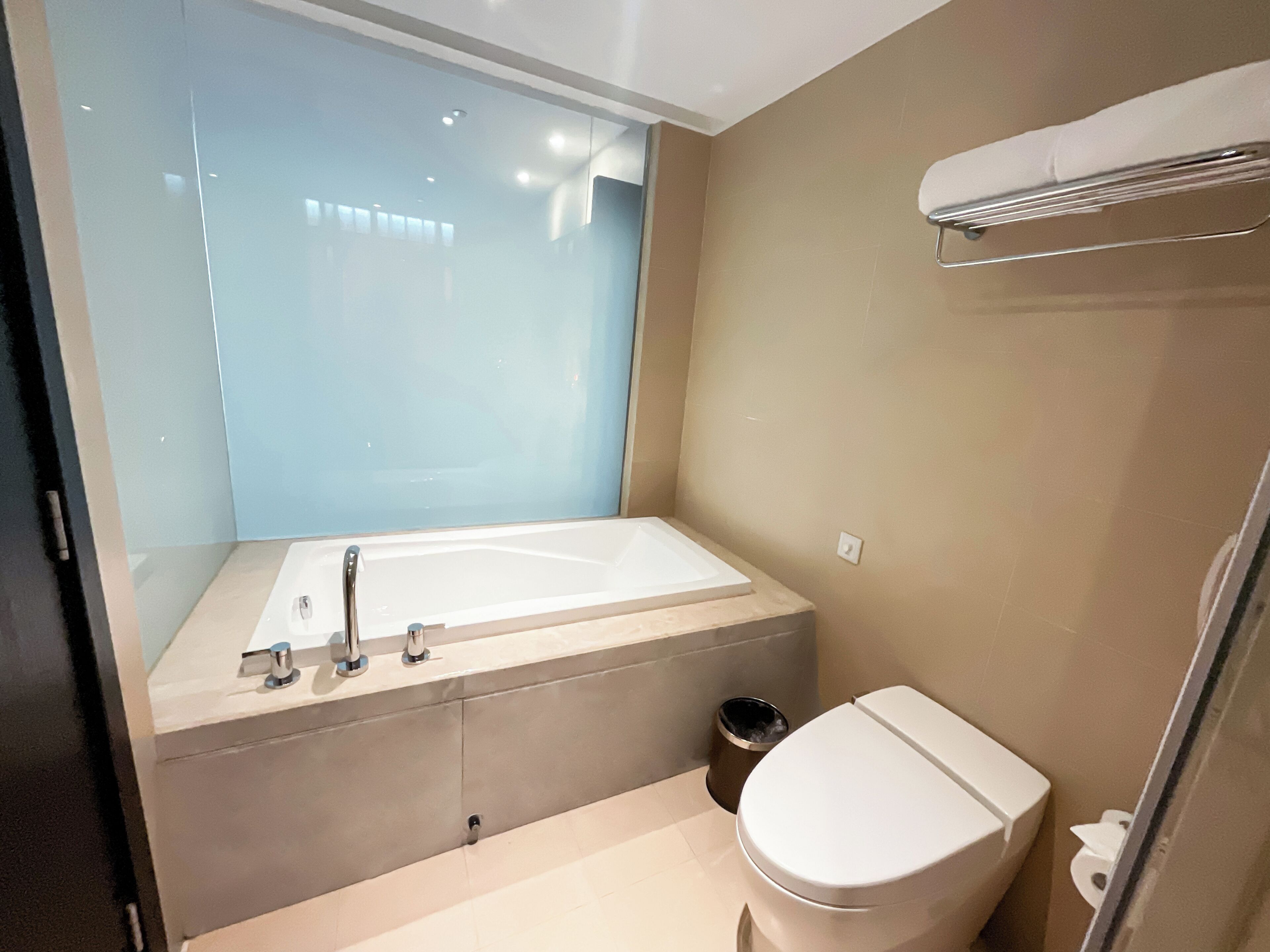 Superior Double Room | Bathroom | Eco-friendly toiletries, hair dryer, bathrobes, slippers