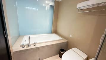 Superior Double Room | Bathroom | Eco-friendly toiletries, hair dryer, bathrobes, slippers