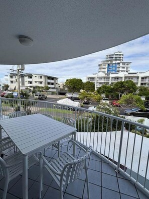 Outdoor dining - 7 Coral Seas 35-37 Sixth Avenue (Maroochydore)