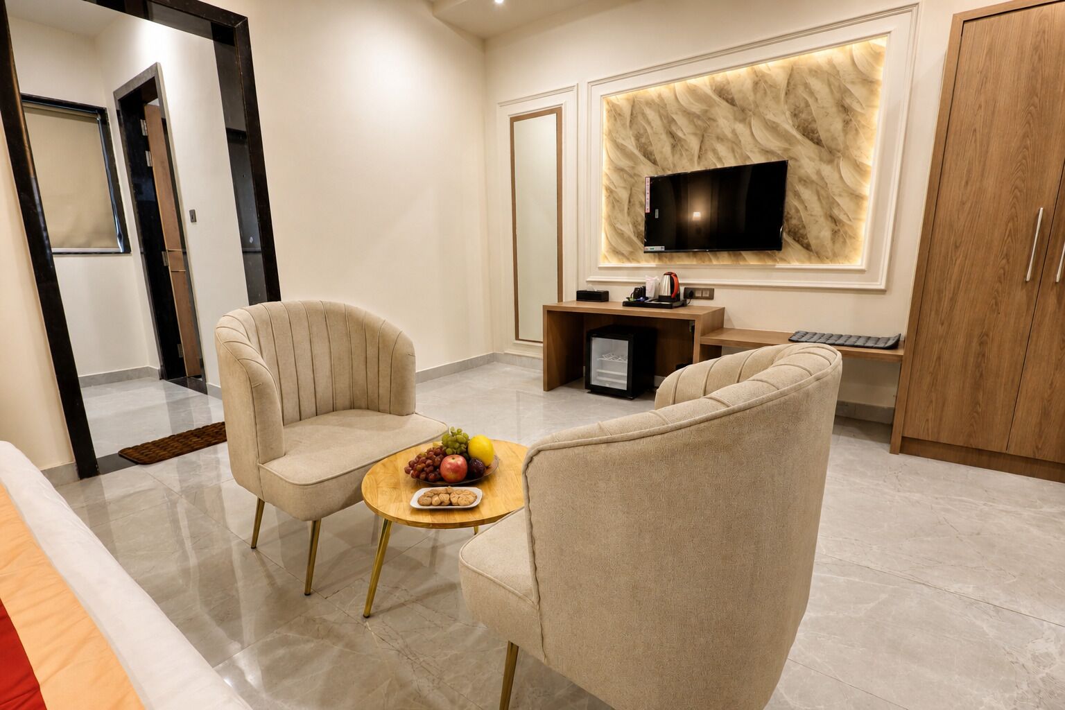 Family Suite with Jacuzzi | ตู้นิรภัยในห้องพัก, ห้องเก็บเสียง, Wi-Fi ฟรี, ผ้าปูที่นอน
